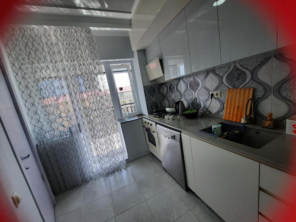 Apartment Desi With Sea View On The Beach In Batumi Exterior photo